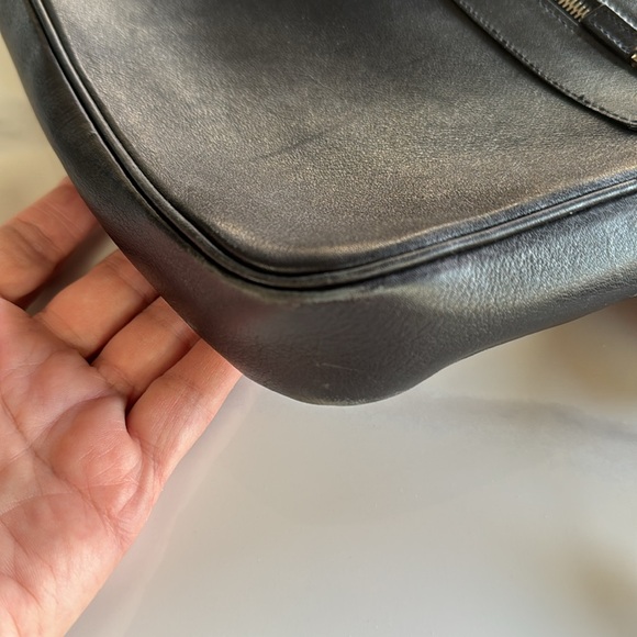 Gucci Black Laptop Bag with Smooth Leather and Zipper Closures - Picture 13 of 14